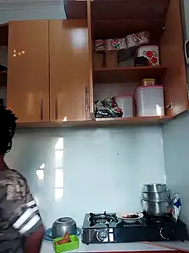 LOVELY-2BERRY online show from 03.18.26