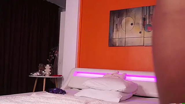 LovingBlondie online show from 10.30.25