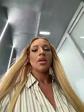 LovingBlondie online show from 01.15.26