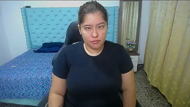 Snapshot of littleflower4you chatting on 09.19.25 littleflower4you online show from 09.19.25