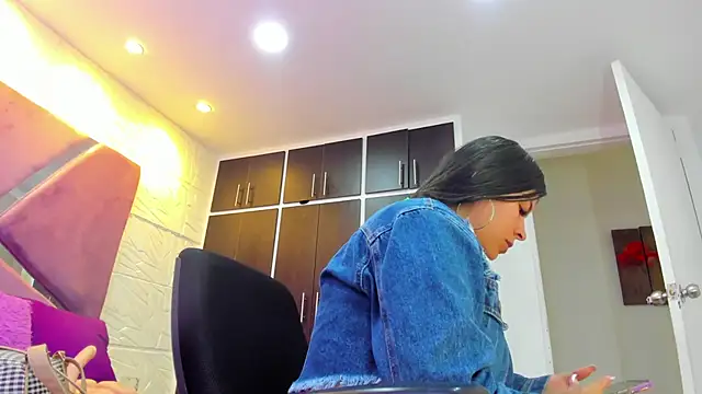 Charlotte Ice1 online show from 03.12.25