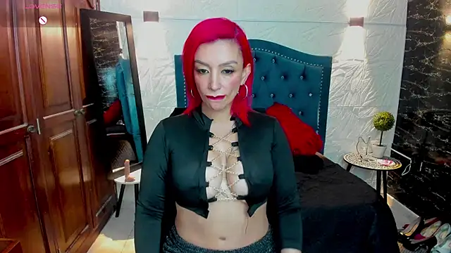 Snapshot of RedQueenMilf chatting on 10.13.25 RedQueenMilf online show from 10.13.25