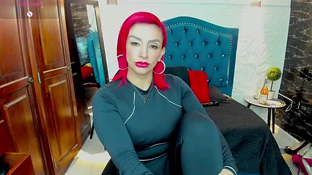 Snapshot of RedQueenMilf chatting on 10.17.25 RedQueenMilf online show from 10.17.25