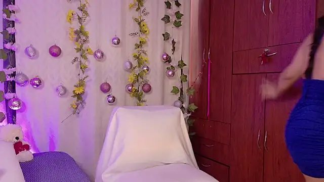 Snapshot of cattaleya1476 chatting on 12.15.25 cattaleya1476 online show from 12.15.25