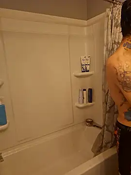 Snapshot of hungandtatted666 chatting on 12.16.25 hungandtatted666 online show from 12.16.25