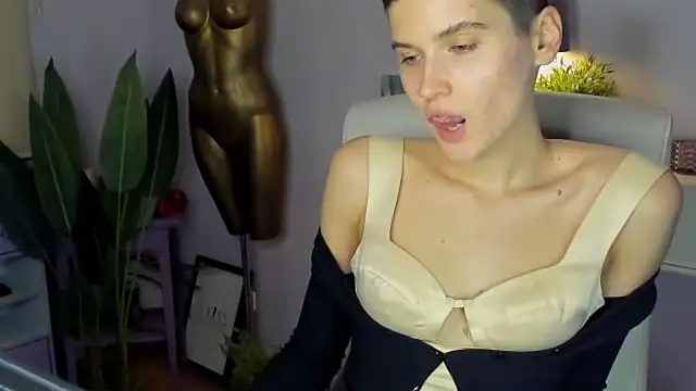 Snapshot of sarah_perfect chatting on 11.08.25 sarah perfect online show from 11.08.25