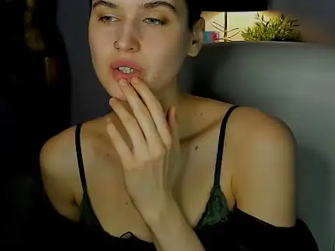 Snapshot of sarah_perfect chatting on 11.09.25 sarah perfect online show from 11.09.25