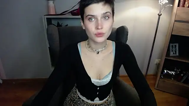 Snapshot of sarah_perfect chatting on 12.14.25 sarah perfect online show from 12.14.25