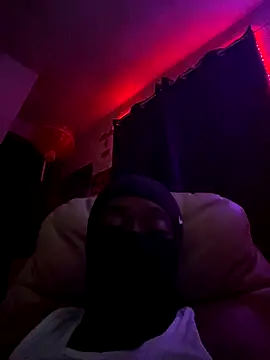 Snapshot of GersonGil1 chatting on 10.26.25 GersonGil1 online show from 10.26.25