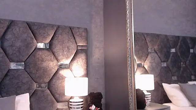 Snapshot of ScarletLenox chatting on 02.16.26 ScarletLenox online show from 02.16.26