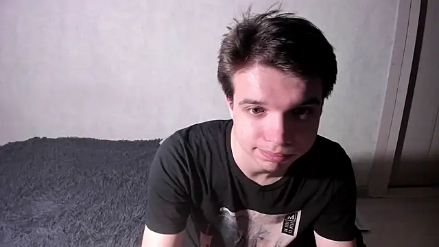 Snapshot of tailer_ chatting on 12.11.24 tailer online show from 12.11.24