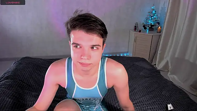 Snapshot of tailer_ chatting on 12.19.25 tailer online show from 12.19.25