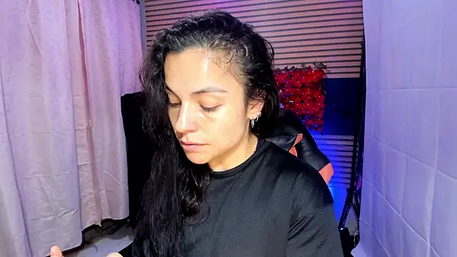 Snapshot of rosse_2504 chatting on 09.17.25 rosse 2504 online show from 09.17.25