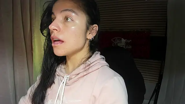 Snapshot of rosse_2504 chatting on 10.22.25 rosse 2504 online show from 10.22.25