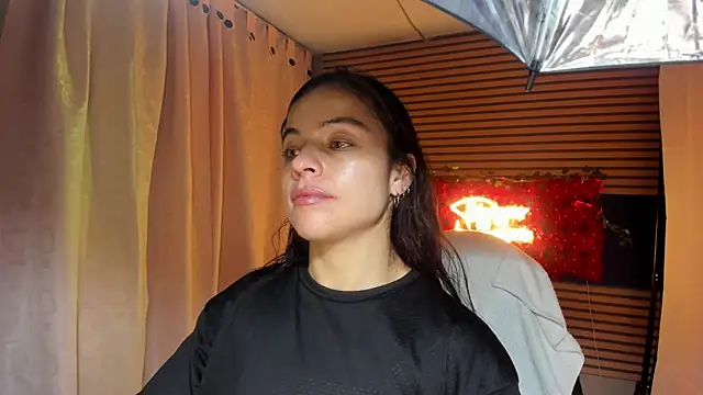 Snapshot of rosse_2504 chatting on 10.24.25 rosse 2504 online show from 10.24.25