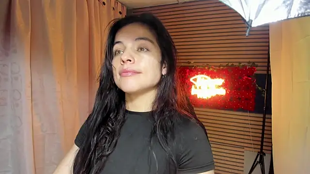 Snapshot of rosse_2504 chatting on 11.10.25 rosse 2504 online show from 11.10.25