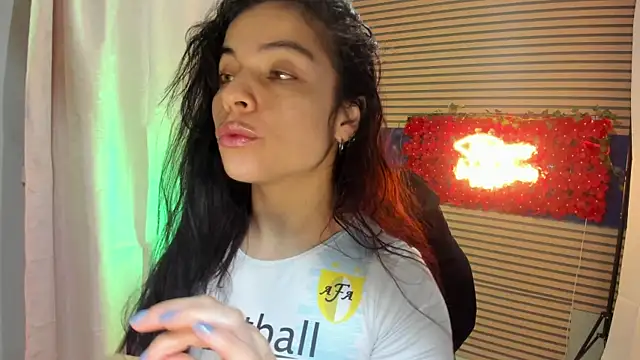 Snapshot of rosse_2504 chatting on 12.03.25 rosse 2504 online show from 12.03.25