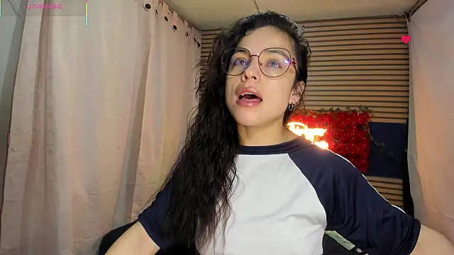 Snapshot of rosse_2504 chatting on 01.12.26 rosse 2504 online show from 01.12.26