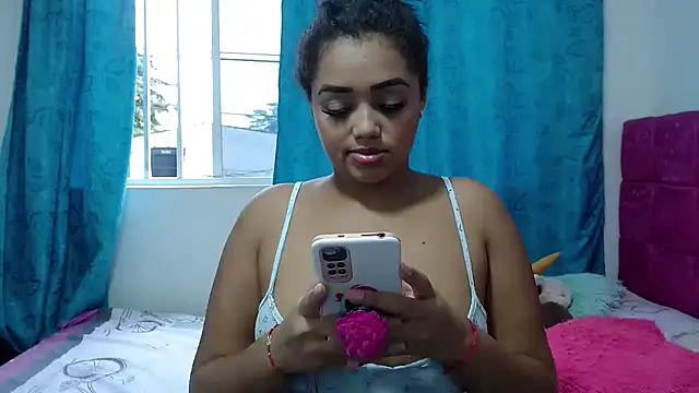 Snapshot of kiara_milf_ chatting on 01.03.25 kiara milf online show from 01.03.25