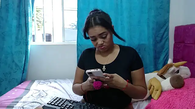 Snapshot of kiara_milf_ chatting on 01.10.25 kiara milf online show from 01.10.25