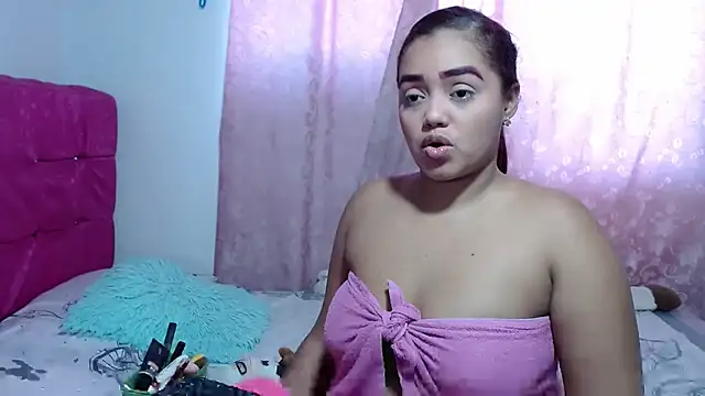 Snapshot of kiara_milf_ chatting on 09.25.25 kiara milf online show from 09.25.25