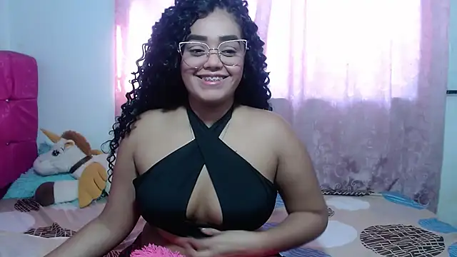 Snapshot of kiara_milf_ chatting on 10.14.25 kiara milf online show from 10.14.25