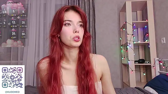 Snapshot of KudeMeows chatting on 11.19.25 KudeMeows online show from 11.19.25