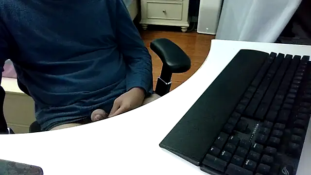 Snapshot of big-pig chatting on 11.29.25 big-pig online show from 11.29.25