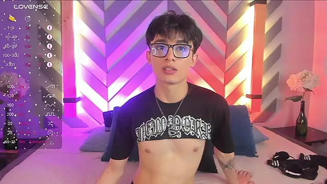 Snapshot of cherryy_boy chatting on 02.18.25 cherryy boy online show from 02.18.25
