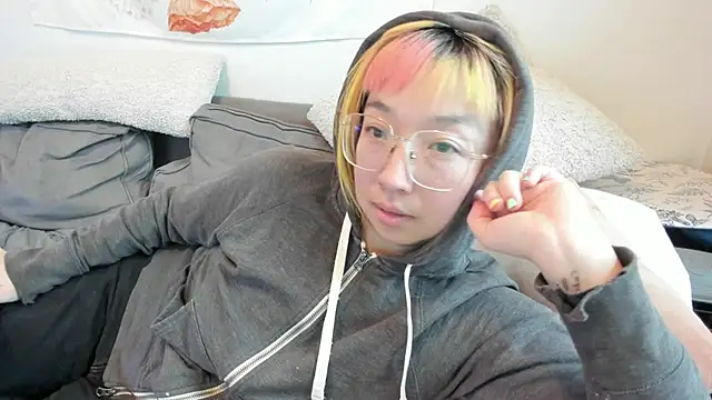 Snapshot of luxgray chatting on 12.09.24 luxgray online show from 12.09.24