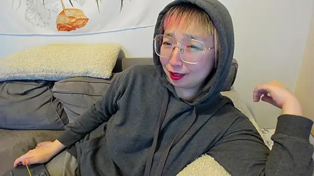 Snapshot of luxgray chatting on 02.01.25 luxgray online show from 02.01.25