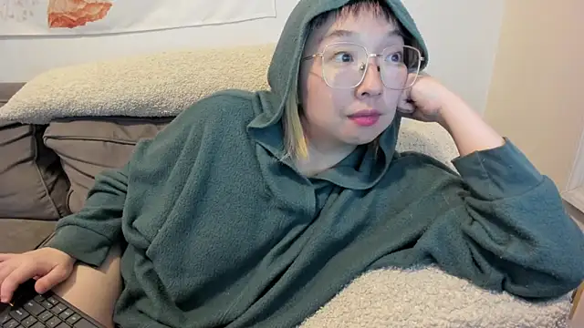 Snapshot of luxgray chatting on 03.05.25 luxgray online show from 03.05.25