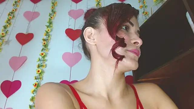 Snapshot of Darliin_G chatting on 02.14.25 Darliin G online show from 02.14.25