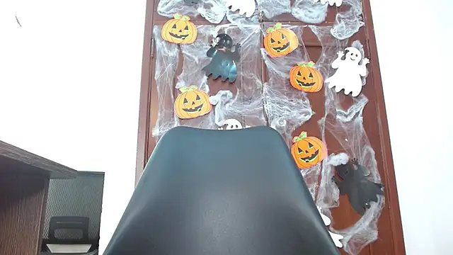 Snapshot of Darliin_G chatting on 10.24.25 Darliin G online show from 10.24.25