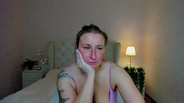 Snapshot of HotLiss chatting on 03.26.26 HotLiss online show from 03.26.26