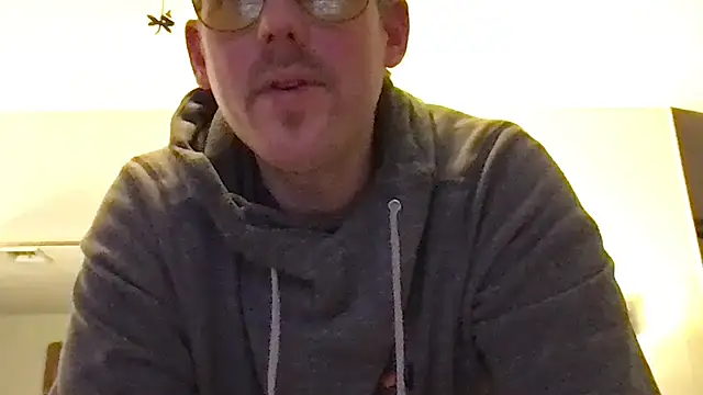 Snapshot of Rock_Pierce chatting on 02.28.26 Rock Pierce online show from 02.28.26