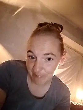 KikiTheHague online show from 09.10.25