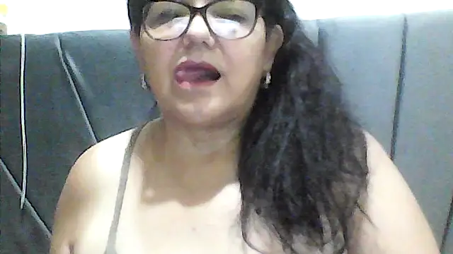 Snapshot of kassandra02 chatting on 10.21.25 kassandra02 online show from 10.21.25