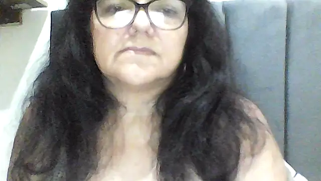 Snapshot of kassandra02 chatting on 10.27.25 kassandra02 online show from 10.27.25