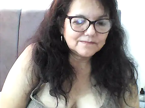 Snapshot of kassandra02 chatting on 11.19.25 kassandra02 online show from 11.19.25