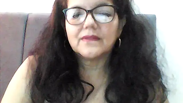 Snapshot of kassandra02 chatting on 11.22.25 kassandra02 online show from 11.22.25
