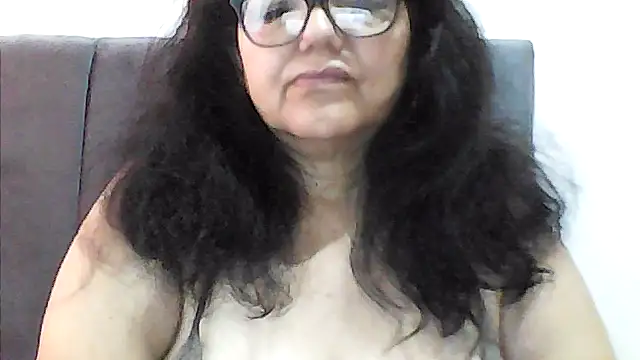 Snapshot of kassandra02 chatting on 12.04.25 kassandra02 online show from 12.04.25