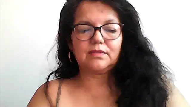 Snapshot of kassandra02 chatting on 12.16.25 kassandra02 online show from 12.16.25