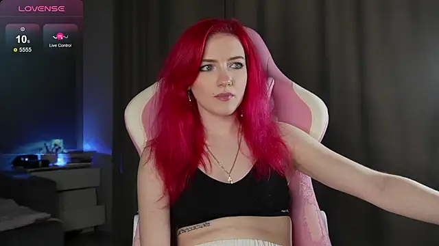 Snapshot of joyhannahh chatting on 10.29.25 joyhannahh online show from 10.29.25