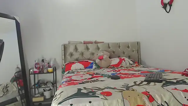 Snapshot of daniela_starks chatting on 12.18.25 daniela starks online show from 12.18.25