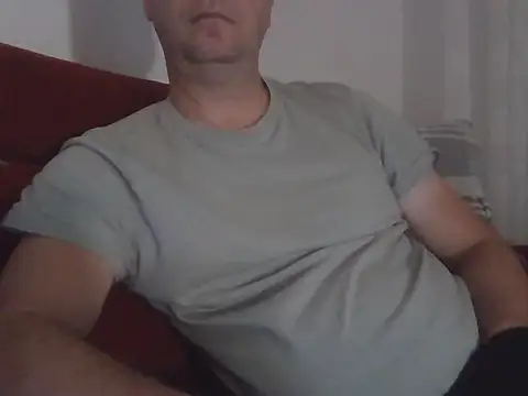 Snapshot of fikoivos chatting on 09.17.25 fikoivos online show from 09.17.25