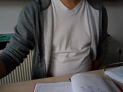 Snapshot of fikoivos chatting on 09.19.25 fikoivos online show from 09.19.25