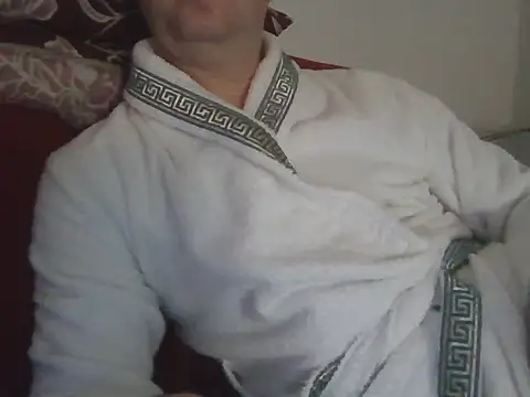 Snapshot of fikoivos chatting on 12.18.25 fikoivos online show from 12.18.25