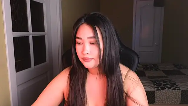 Snapshot of Erica_Wayne chatting on 12.18.24 Erica Wayne online show from 12.18.24