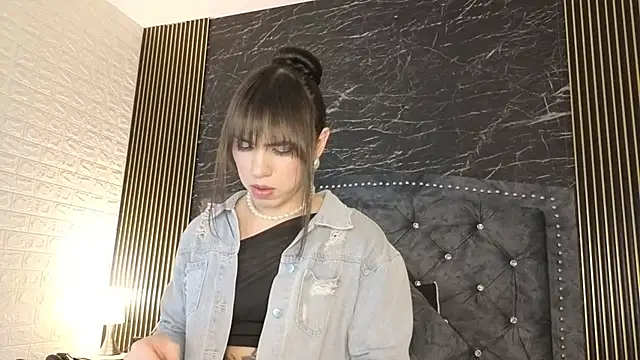 Snapshot of diosagolden chatting on 11.08.25 diosagolden online show from 11.08.25